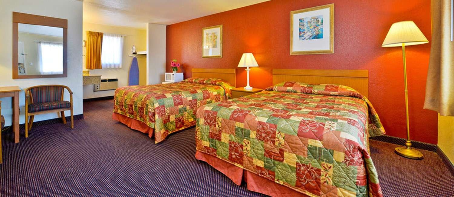 RELAX IN OUR SPACIOUS GUEST ROOMS FOR YOUR BUSINESS <br> OR LEISURE STAY IN FALLBROOK, CA