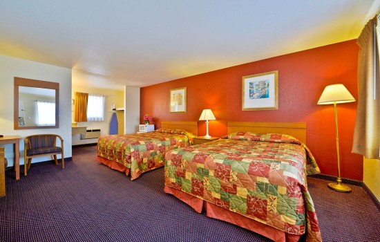 Welcome To The Rodeway Inn Fallbrook - Deluxe 2 Queen Beds