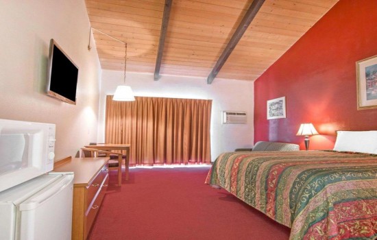 Welcome To The Rodeway Inn Fallbrook - King Room